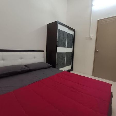 Nourina Homestay Gambang Exterior foto